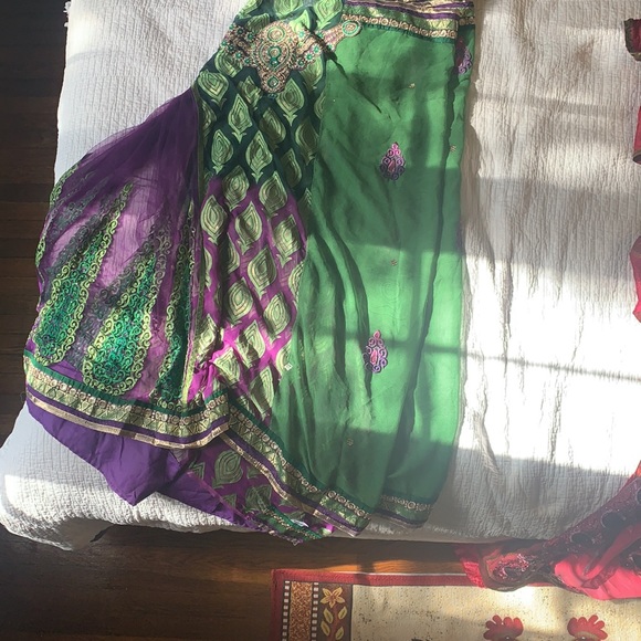 Shalwar Kameez 3piece can b taken out4 bigger size - Picture 3 of 5